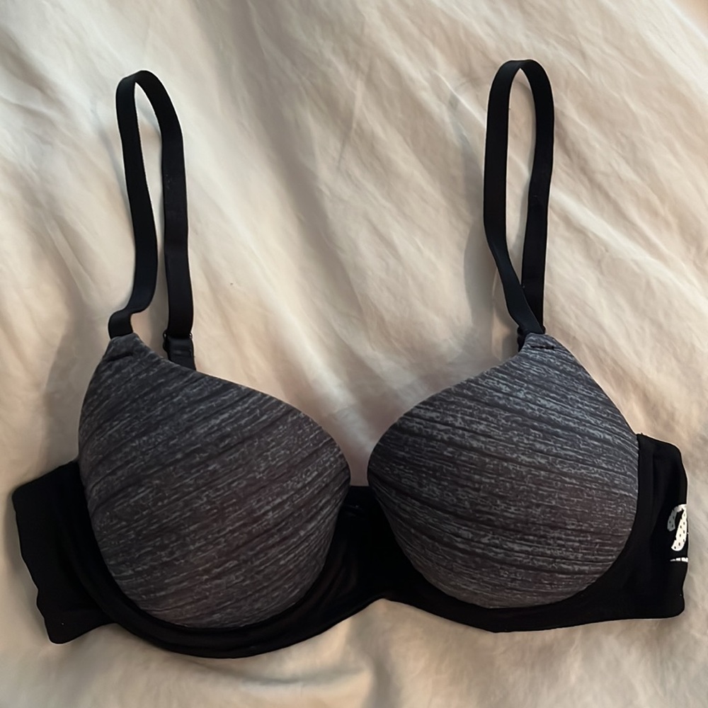 VS Pink Wear Everywhere Lightly Lined Bra, 32B